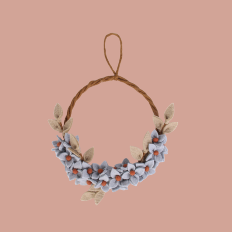 couronne de fleurs en laine sur labr