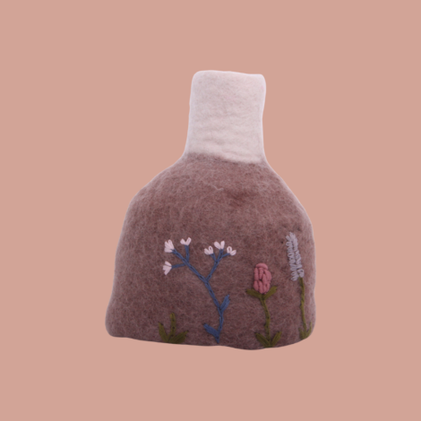 vase-rose-laine-broderie-2