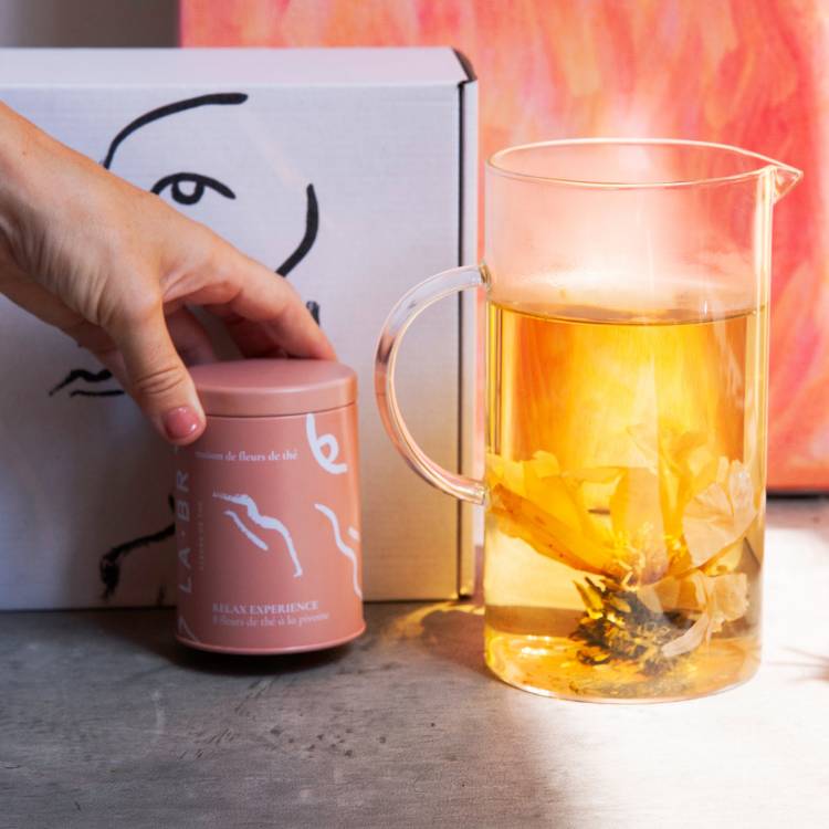 Idée cadeau originale : la fleur de thé idee cadeau fleur de the pivoine. LABR Paris première maison de fleur de thé